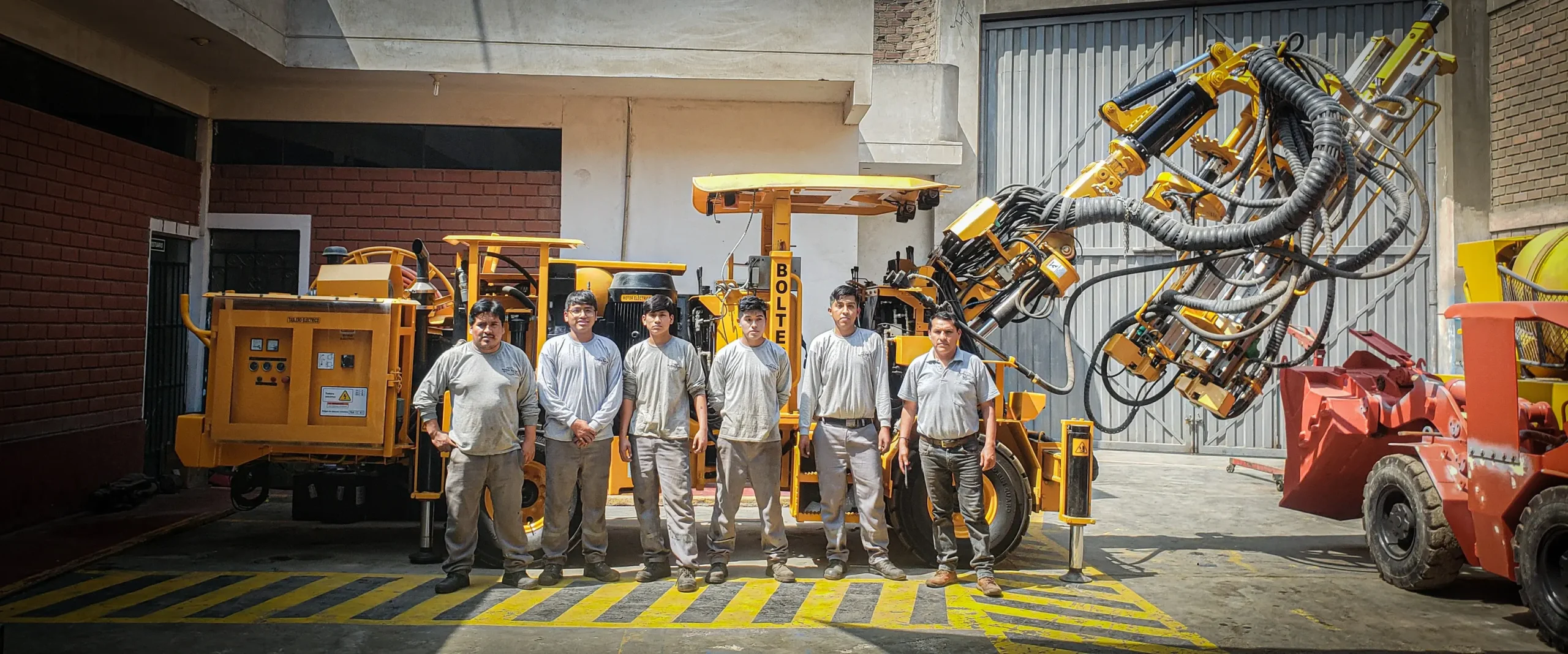 Equipo especializado de Servicios Suyo en Reparación, Mantenimiento, Alquiler y Venta de Maquinaria Pesada