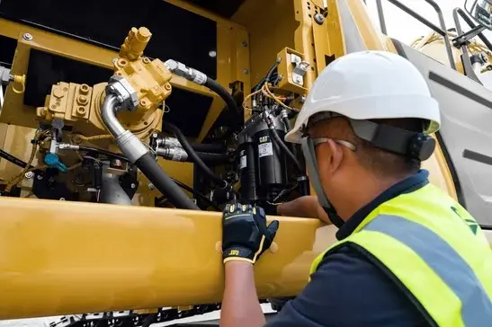Reparación de cableado y componentes eléctricos en maquinaria pesada